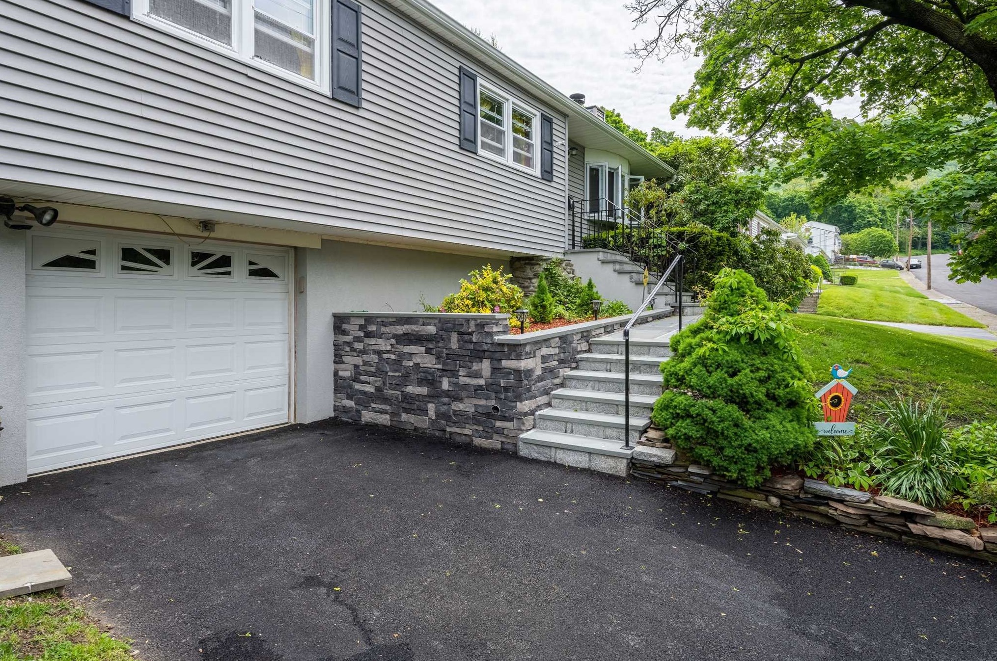 10 Rende Dr, Beacon, NY 12508-4120