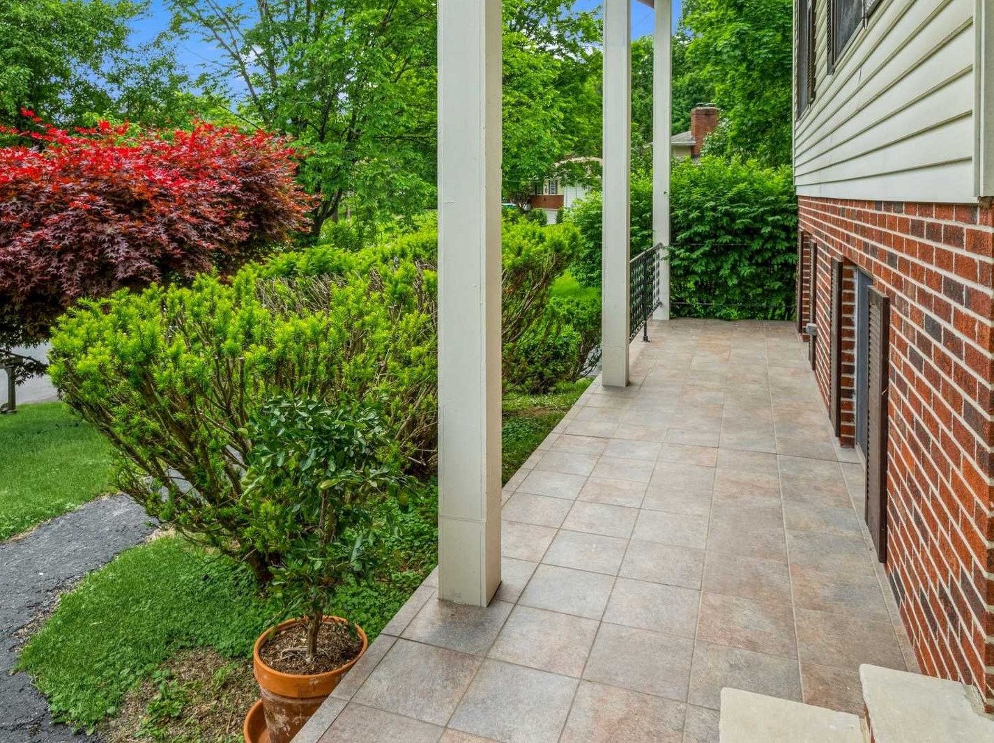 6 Manor Way, Poughkeepsie, NY 12603-5326