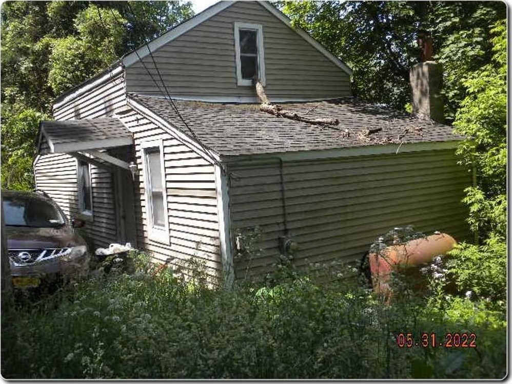 81 South Ave, Pleasant Valley, NY 12569