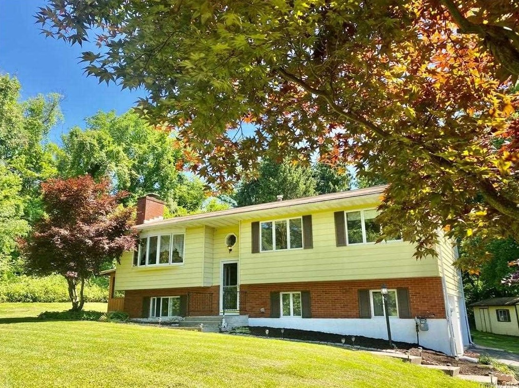 5 Brook Ln, East Fishkill, NY 12533
