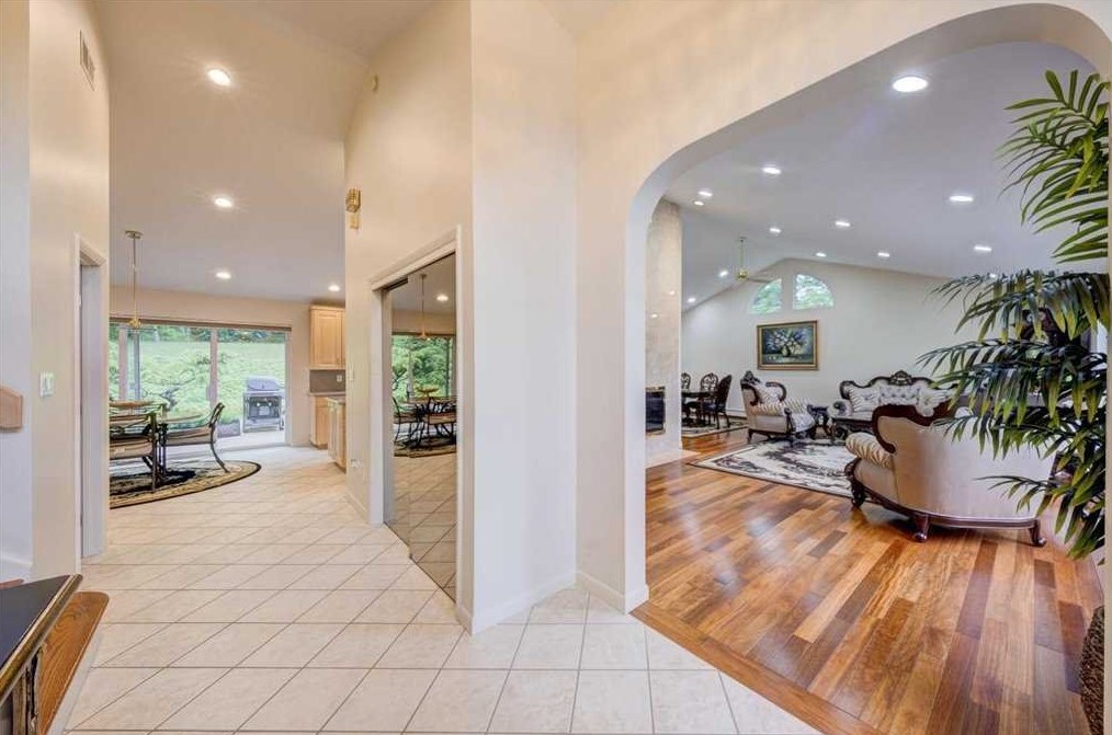 16 Deerwood Dr, East Fishkill, NY 12533-6438