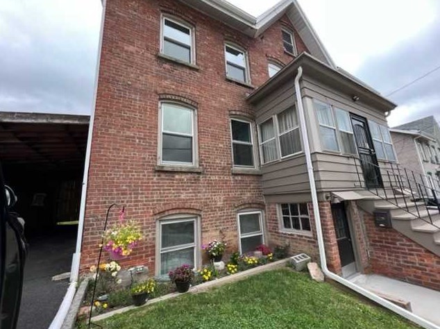 32 Davis St, Beacon NY  12508-2828 exterior