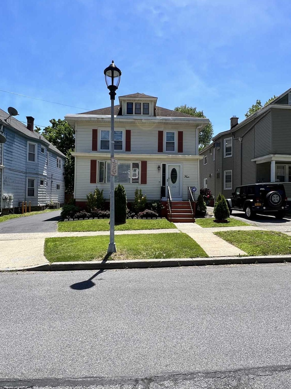 4 Grubb St, Poughkeepsie, NY 12603-2306