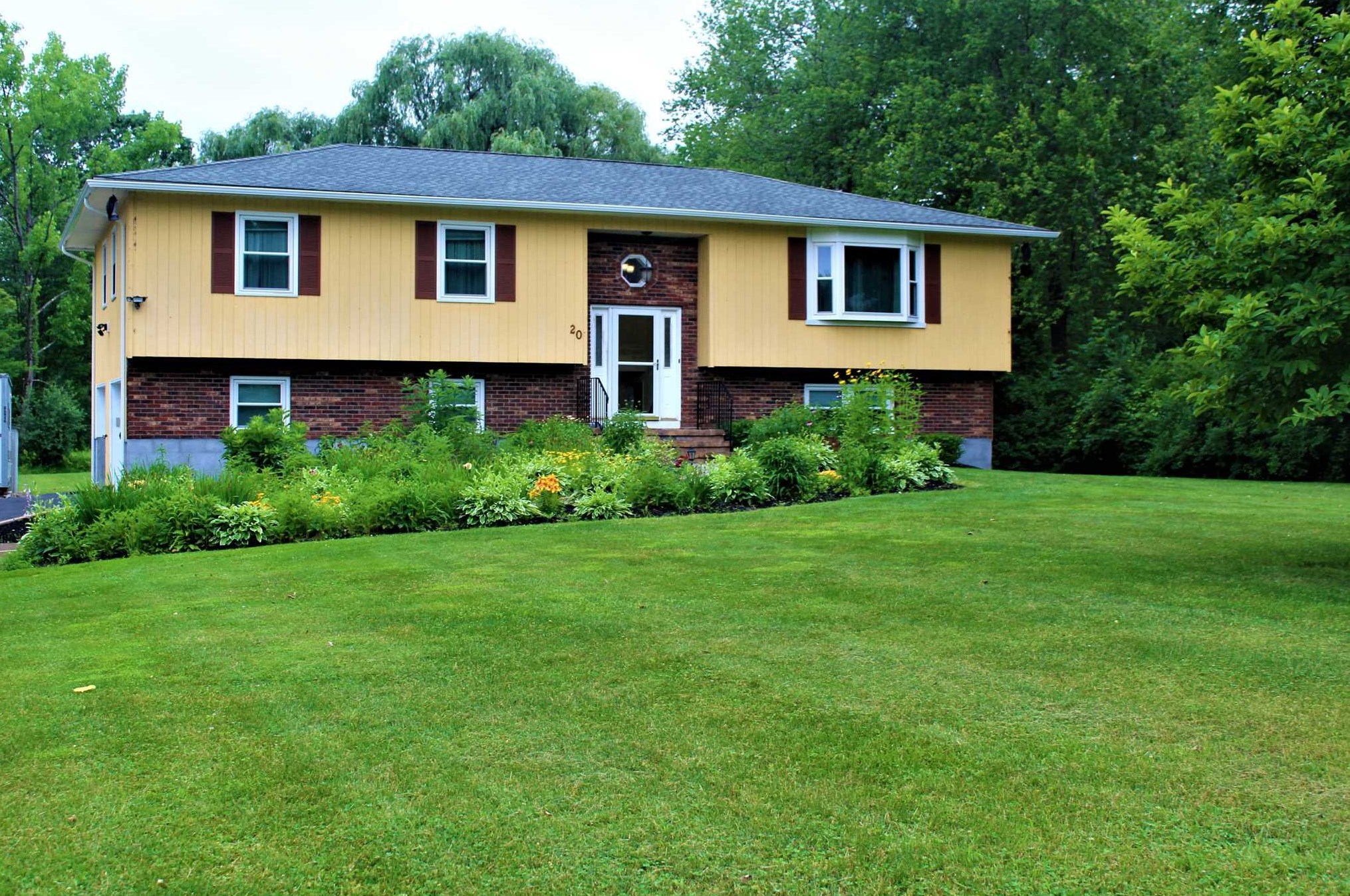 20 Gold Rd, Poughkeepsie, NY 12603-6304