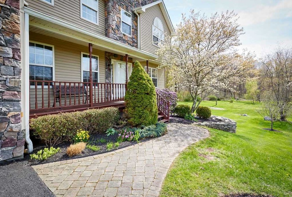 16 Wennington Dr, Poughkeepsie, NY 12603