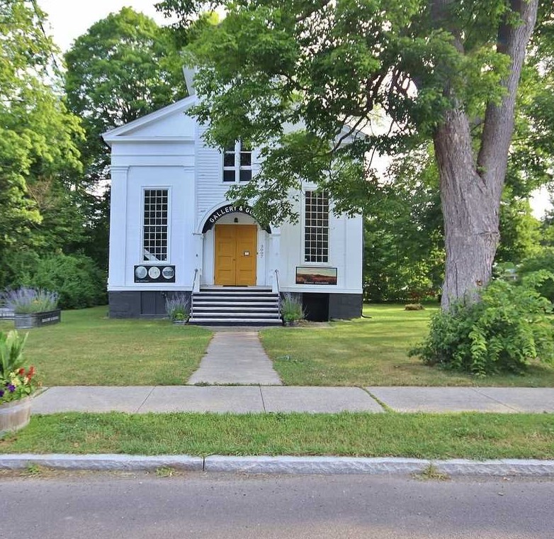 3007 Church St, Mount Ross, NY 12567-5241