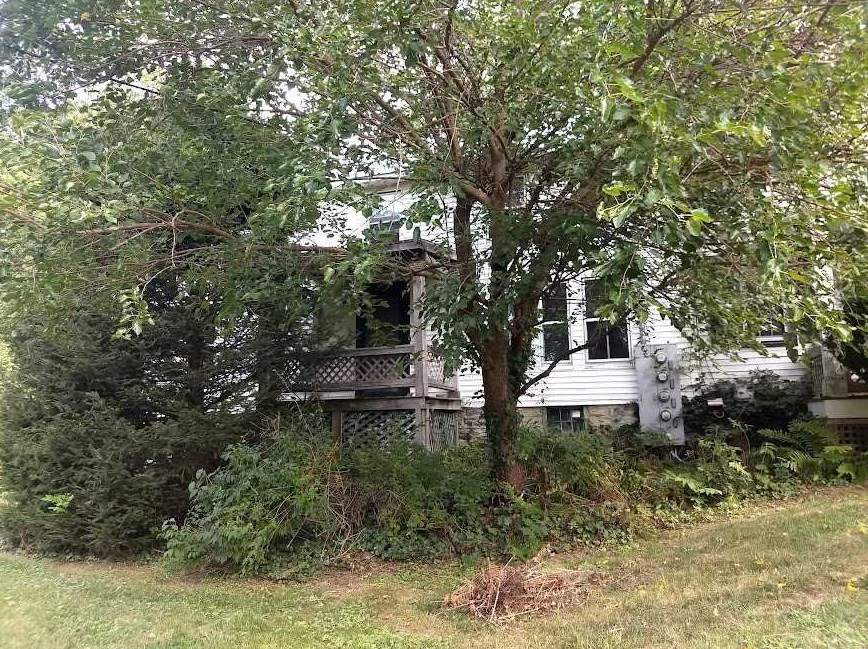 14 Spring Lake Rd, Red Hook, NY 12571-2239