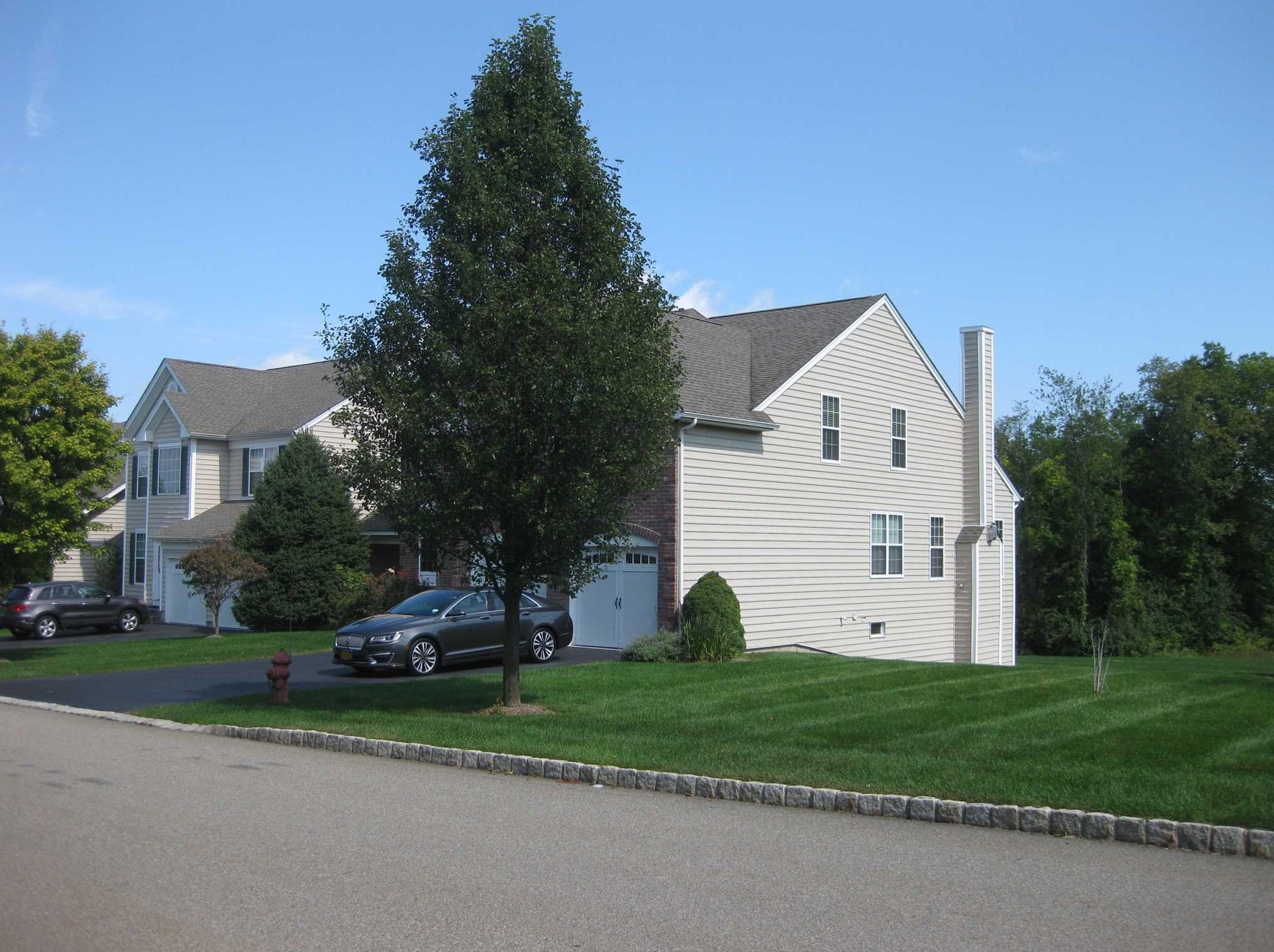 657 Creekside Ln, Fishkill, NY 12524
