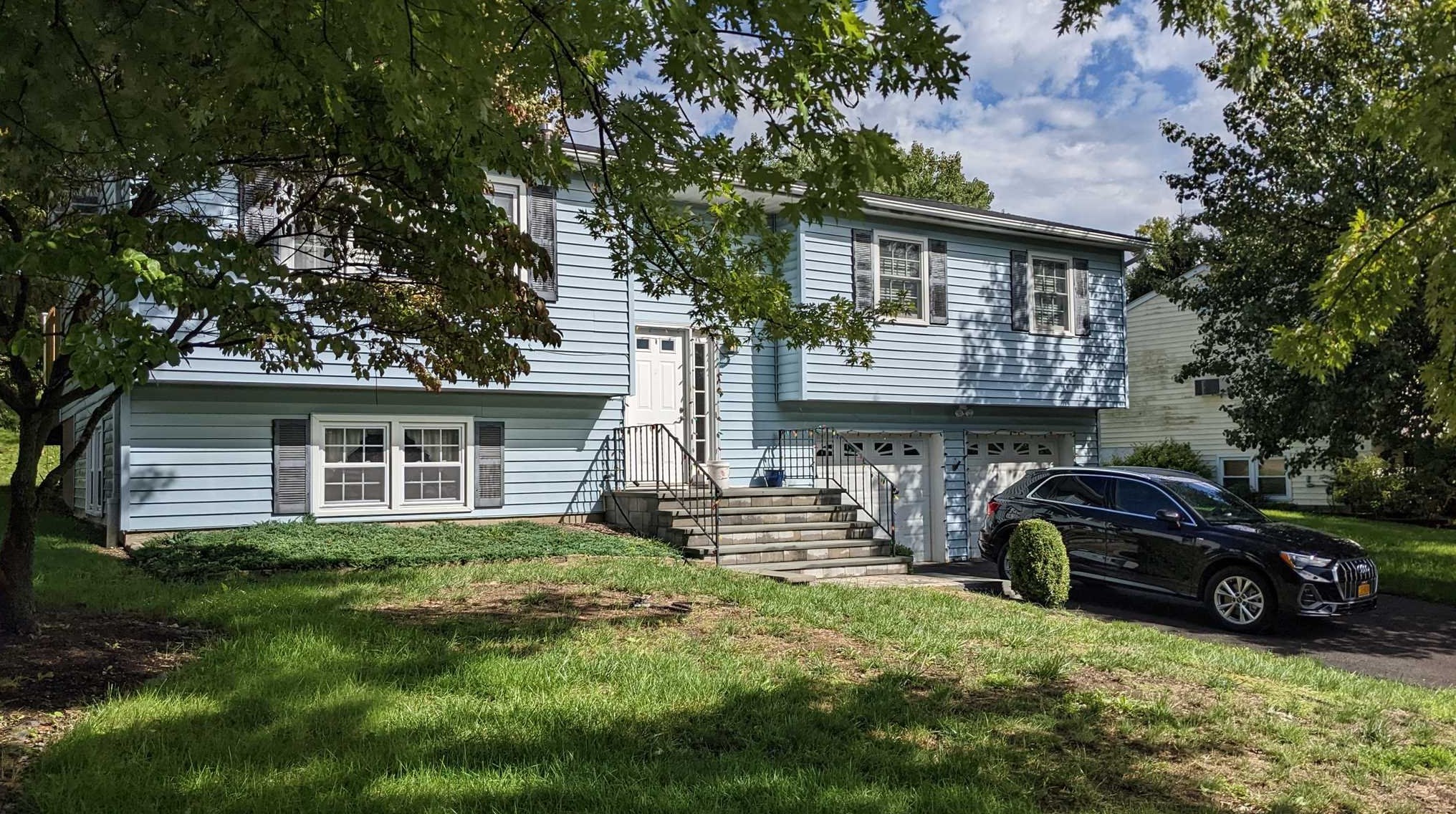 10 Guernsey Dr, Newburgh, NY 12553-8043