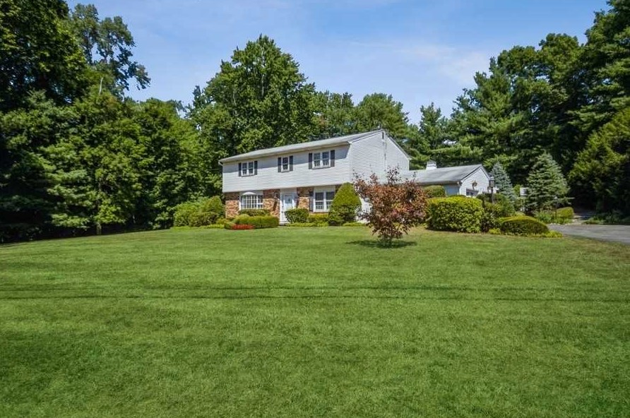 45 Bykenhulle Rd, East Fishkill, NY 12533-6321
