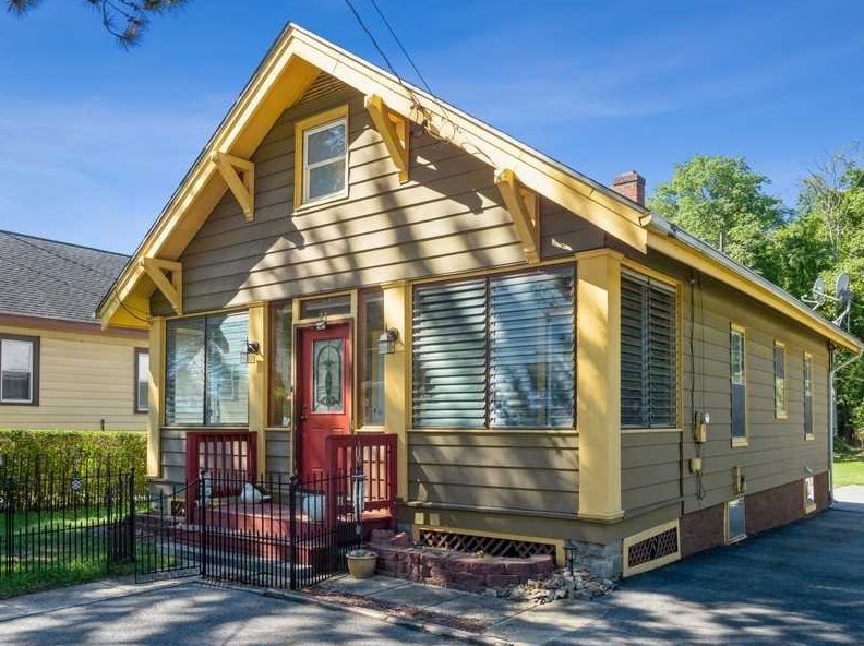 21 E Dorsey Ln, Poughkeepsie, NY 12601