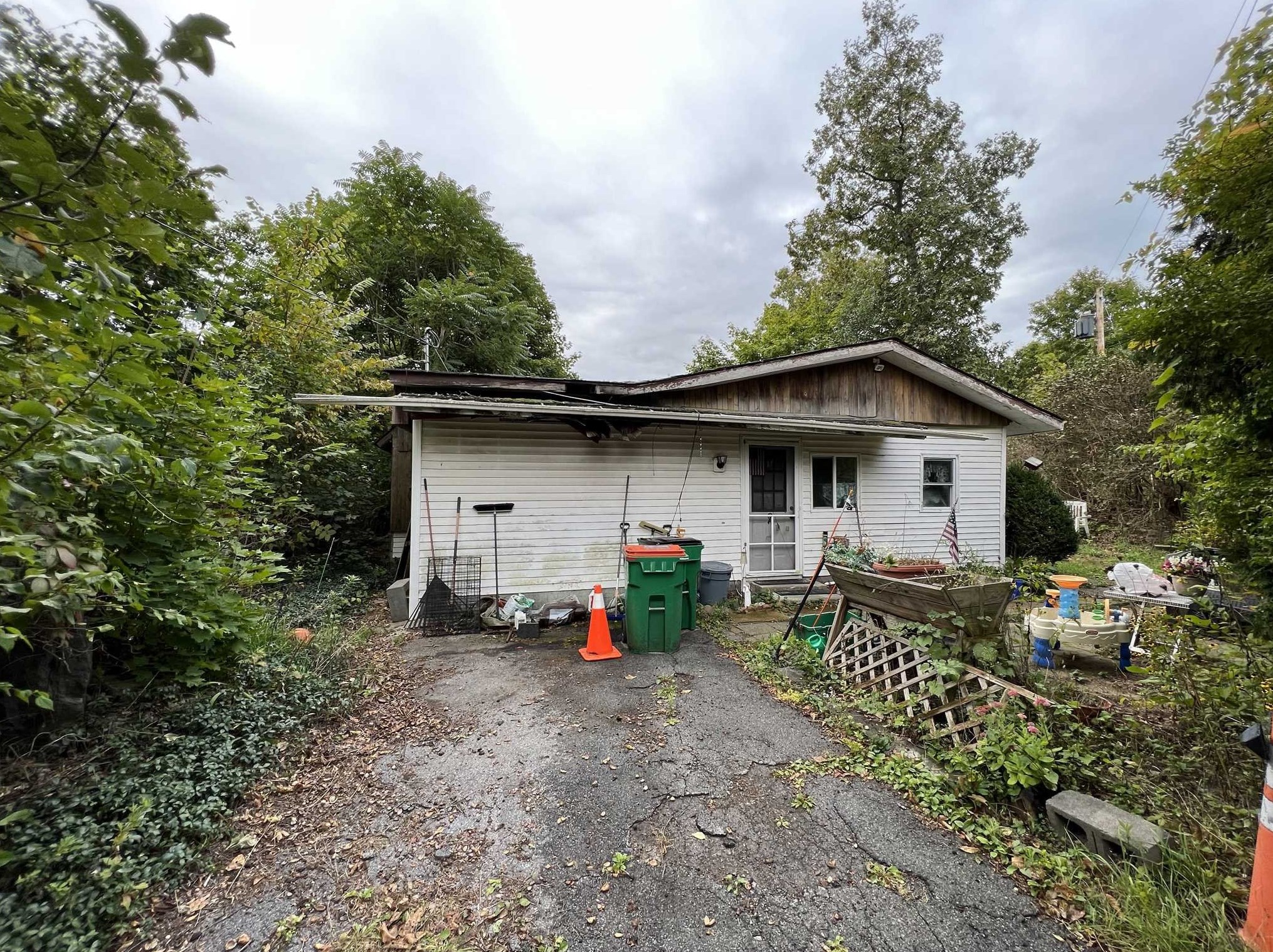 1 Bennett Rd, Poughkeepsie, NY 12601-6418