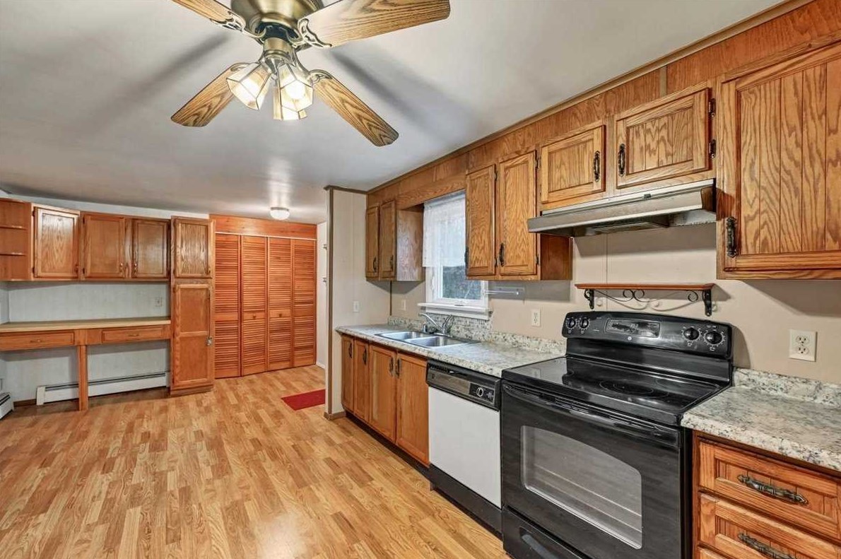 33 Aspinwall Rd, Red Hook, NY 12571-1149
