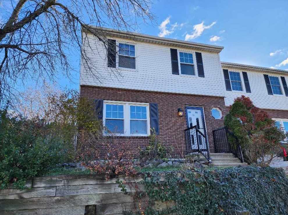 16 Harbor Hill Ct, Beacon, NY 12508