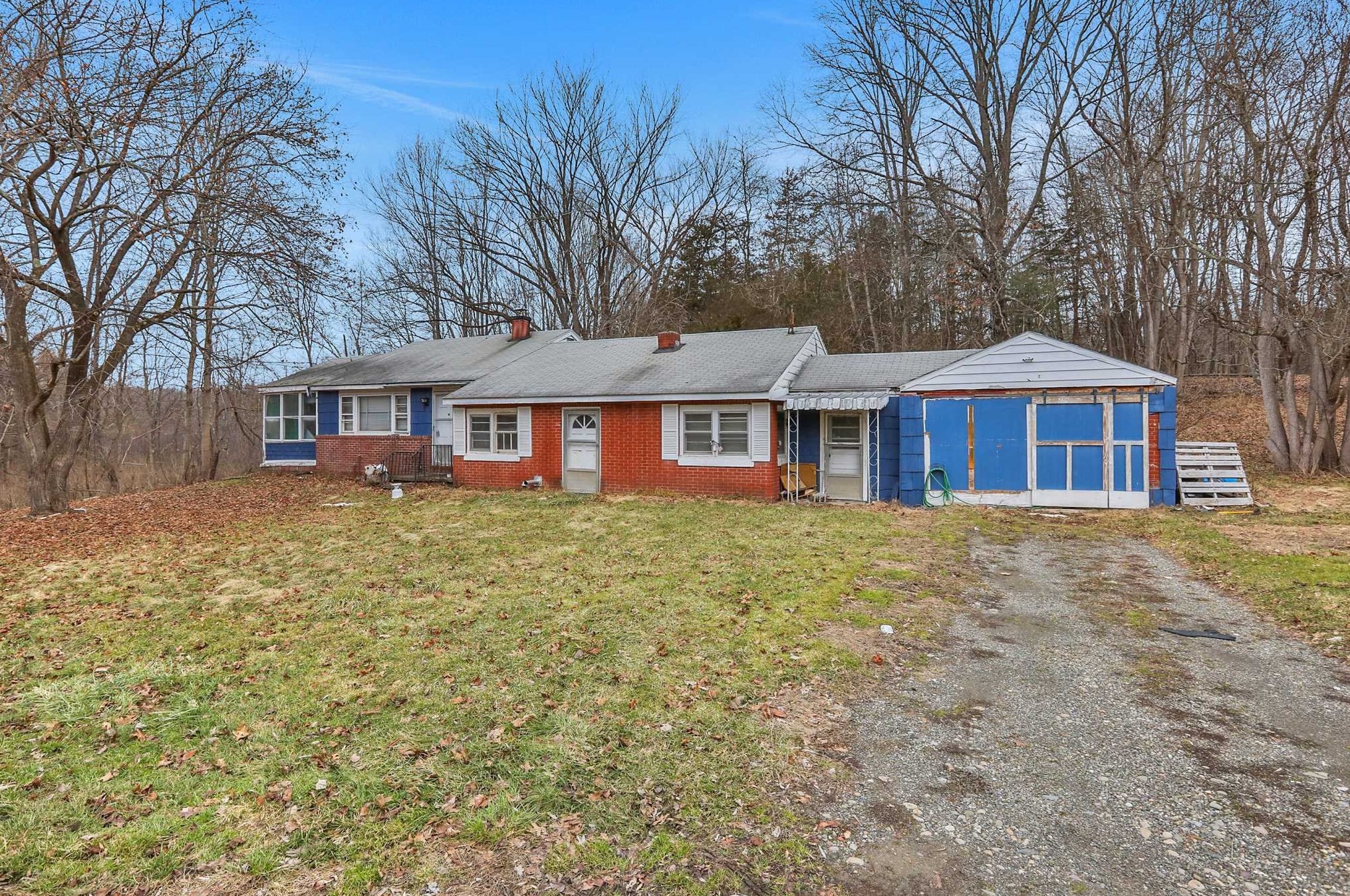 127 Spring Lake Rd, Red Hook, NY 12571-2233
