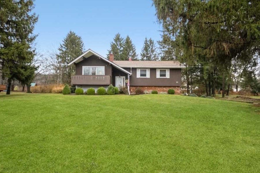 33 Miller Dr, East Fishkill, NY 12533-5142