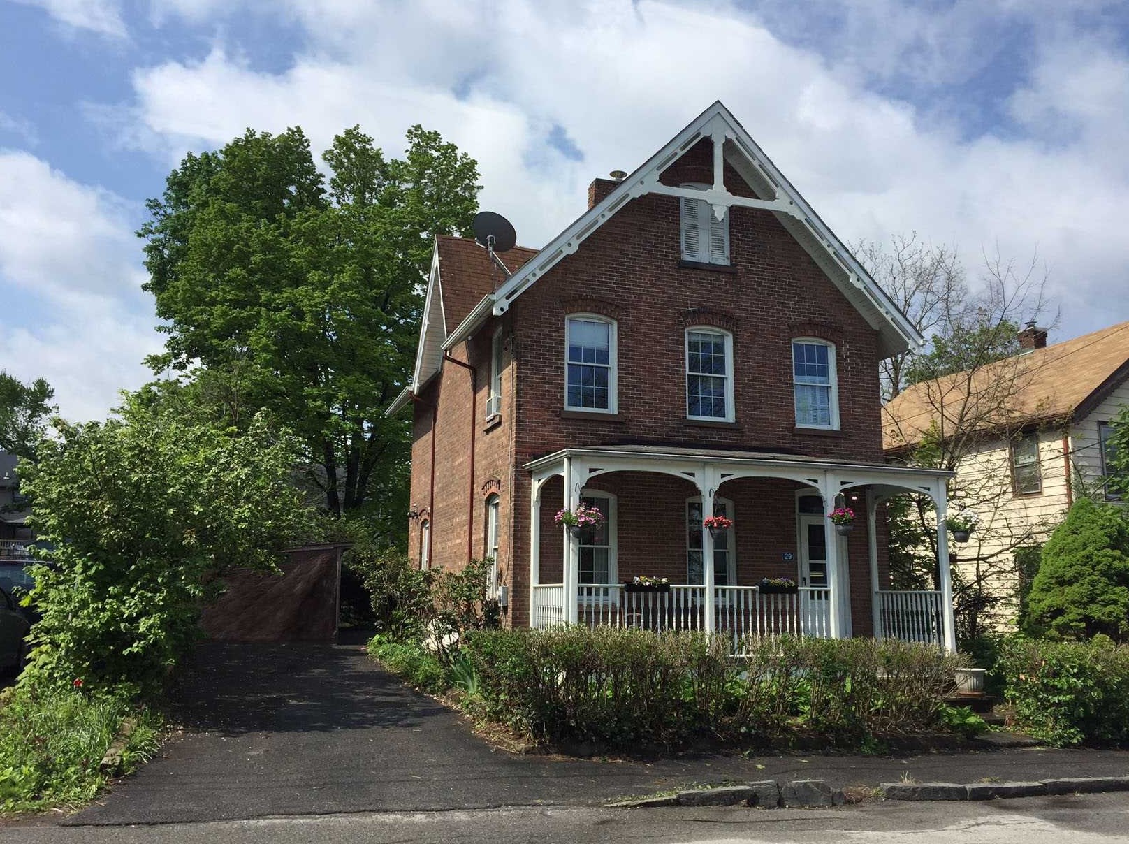 29 Center St, Beacon, NY 12508