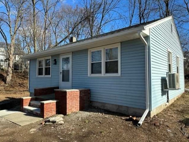 8 Arnold Rd, Poughkeepsie, NY 12601