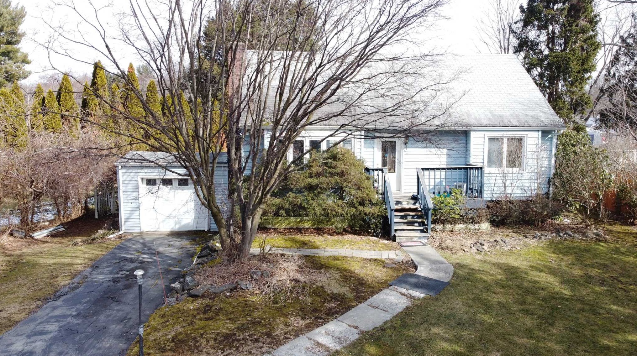 14 Memory Ln, Poughkeepsie, NY 12603