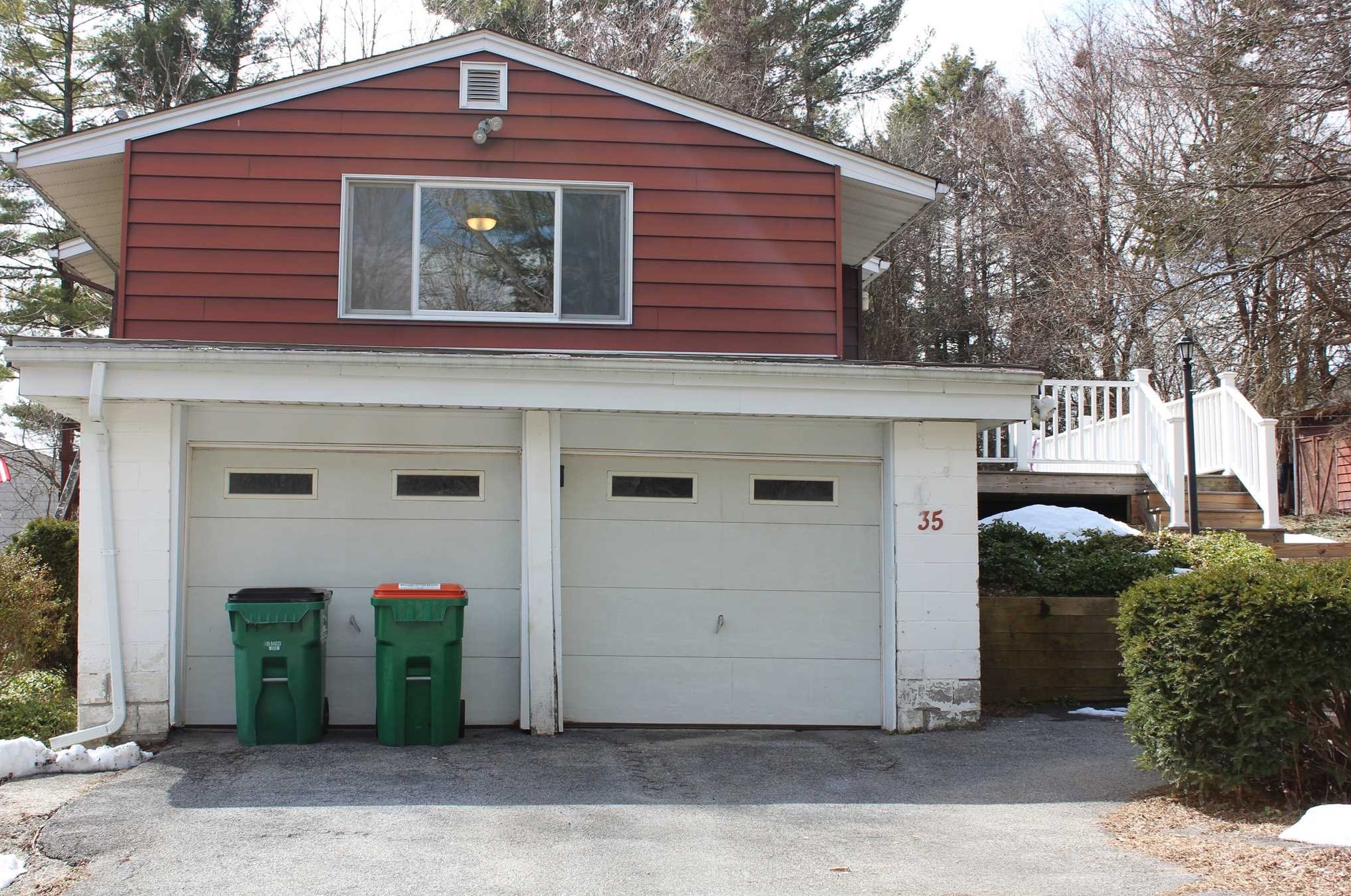 35 Dupay Rd, Pleasant Valley, NY 12569