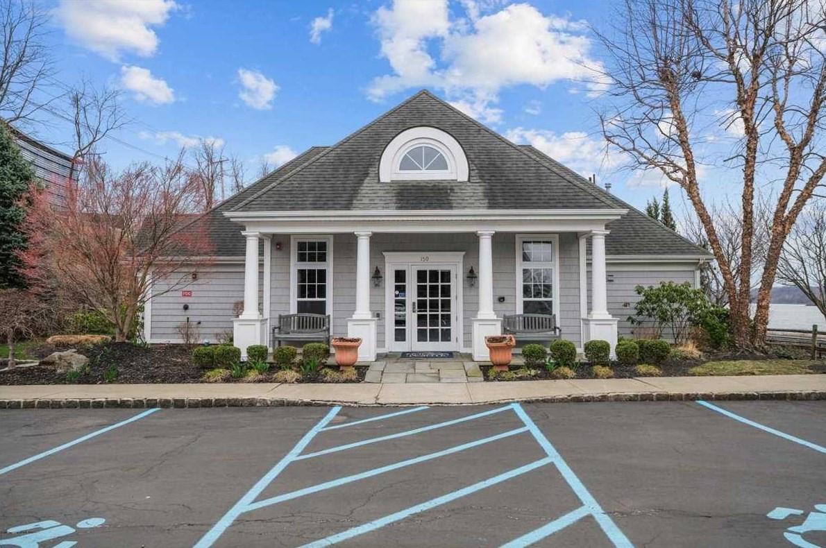 106 Hudson Pointe Dr, Poughkeepsie, NY 12601-3938