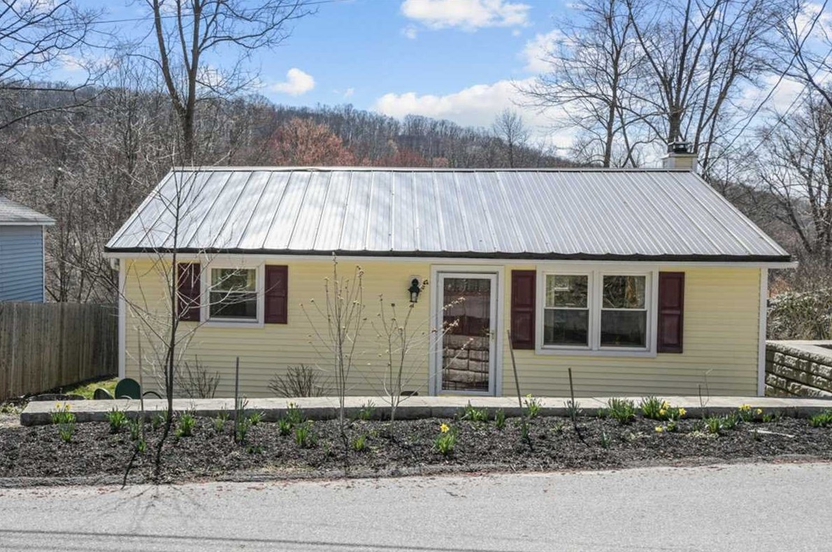 31 Rockwood Rd, Kent Lakes, NY 10512