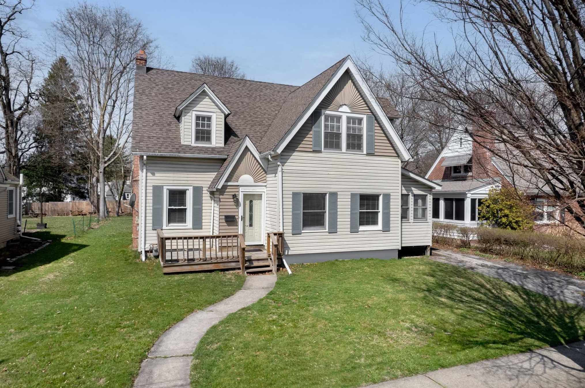 18 Meyer Ave, Poughkeepsie, NY 12603-3005