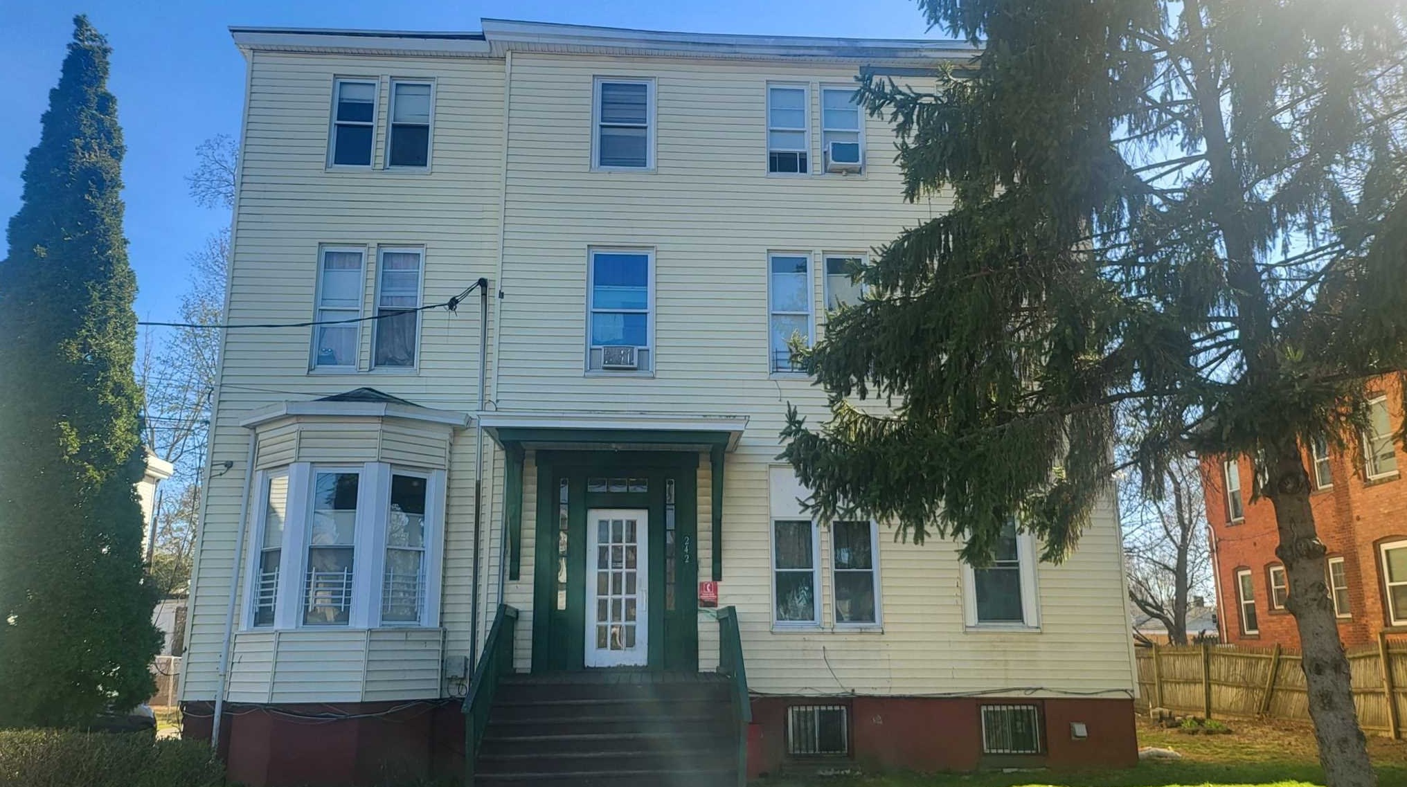 242 Mansion St, Poughkeepsie, NY 12601