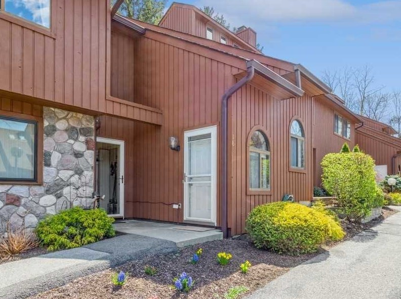 183 Red Cardinal Ct, Poughkeepsie, NY 12603