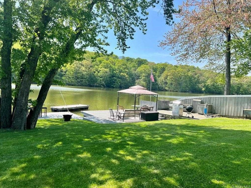 55 Lakeside Rd, Mahopac, NY 10541