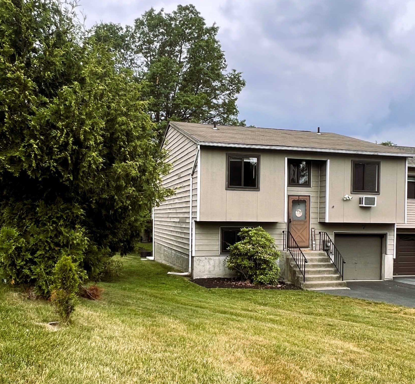 7 Laurel Ct, Fishkill, NY 12524