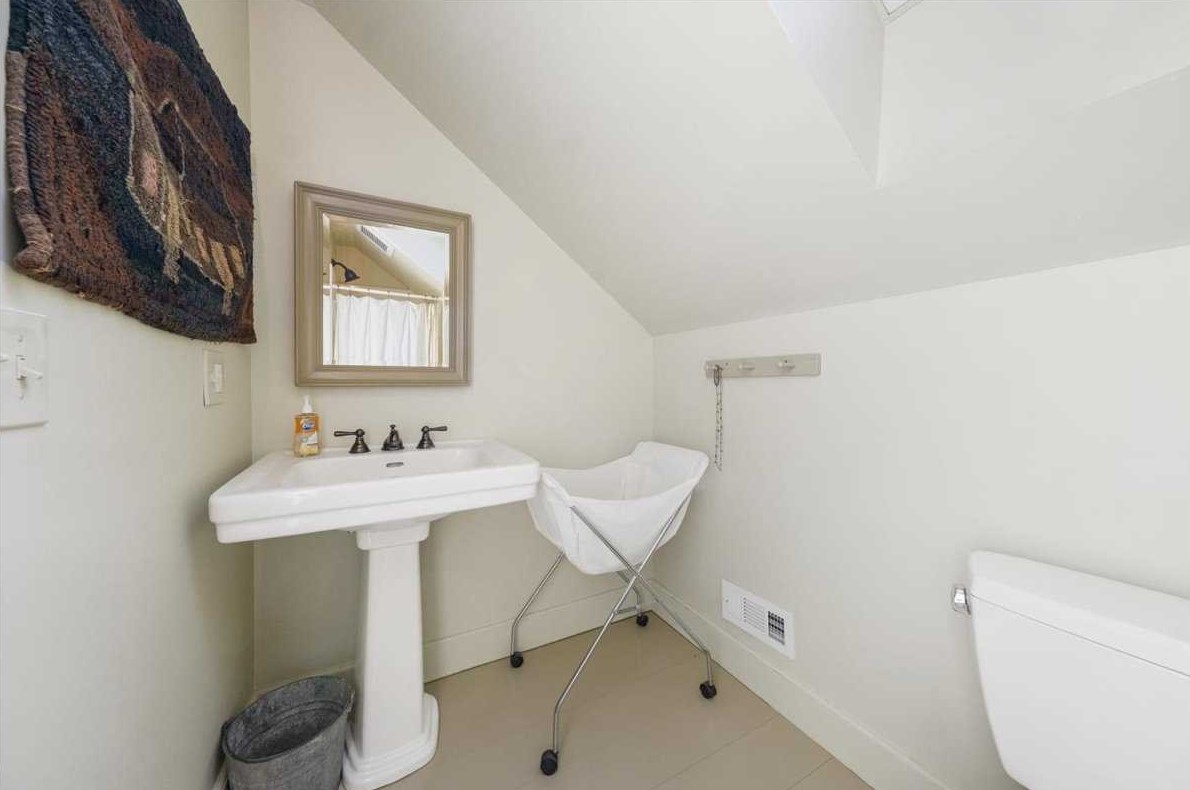 52 Todd Hill Rd, Poughkeepsie NY 12603-3932 exterior