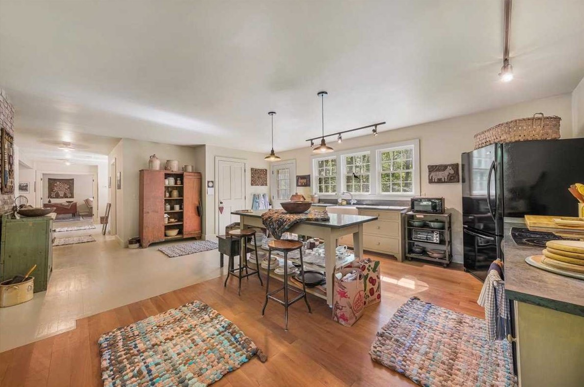 52 Todd Hill Rd, Poughkeepsie NY 12603-3932 exterior