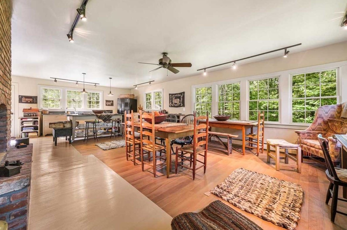 52 Todd Hill Rd, Poughkeepsie NY 12603-3932 exterior