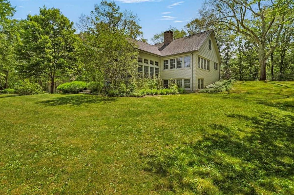 52 Todd Hill Rd, Poughkeepsie NY 12603-3932 exterior