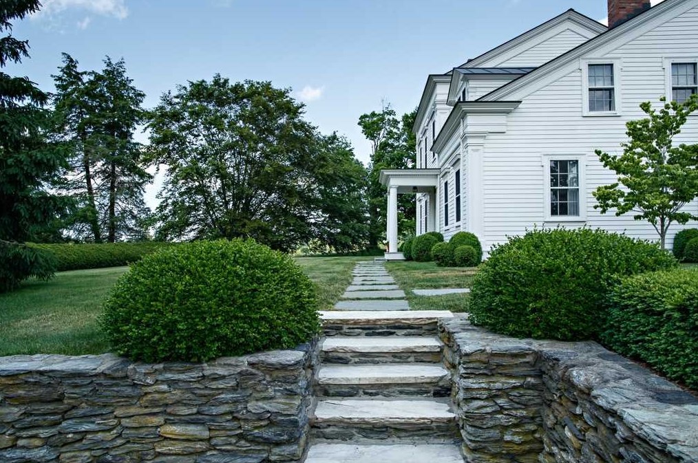 2 Bontecou Rd, Millbrook, NY 12545-5402