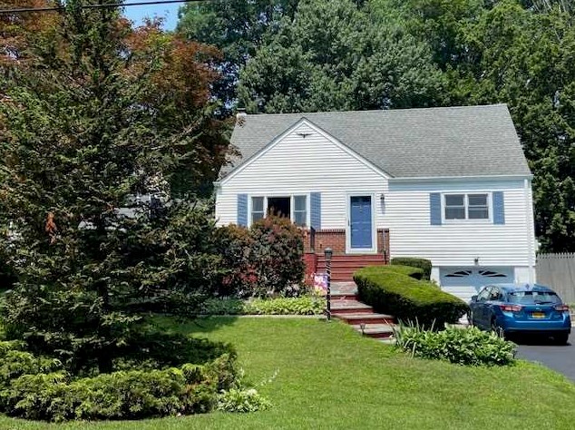 133 Dale Ave, Cortlandt Manor, NY 10567-2711