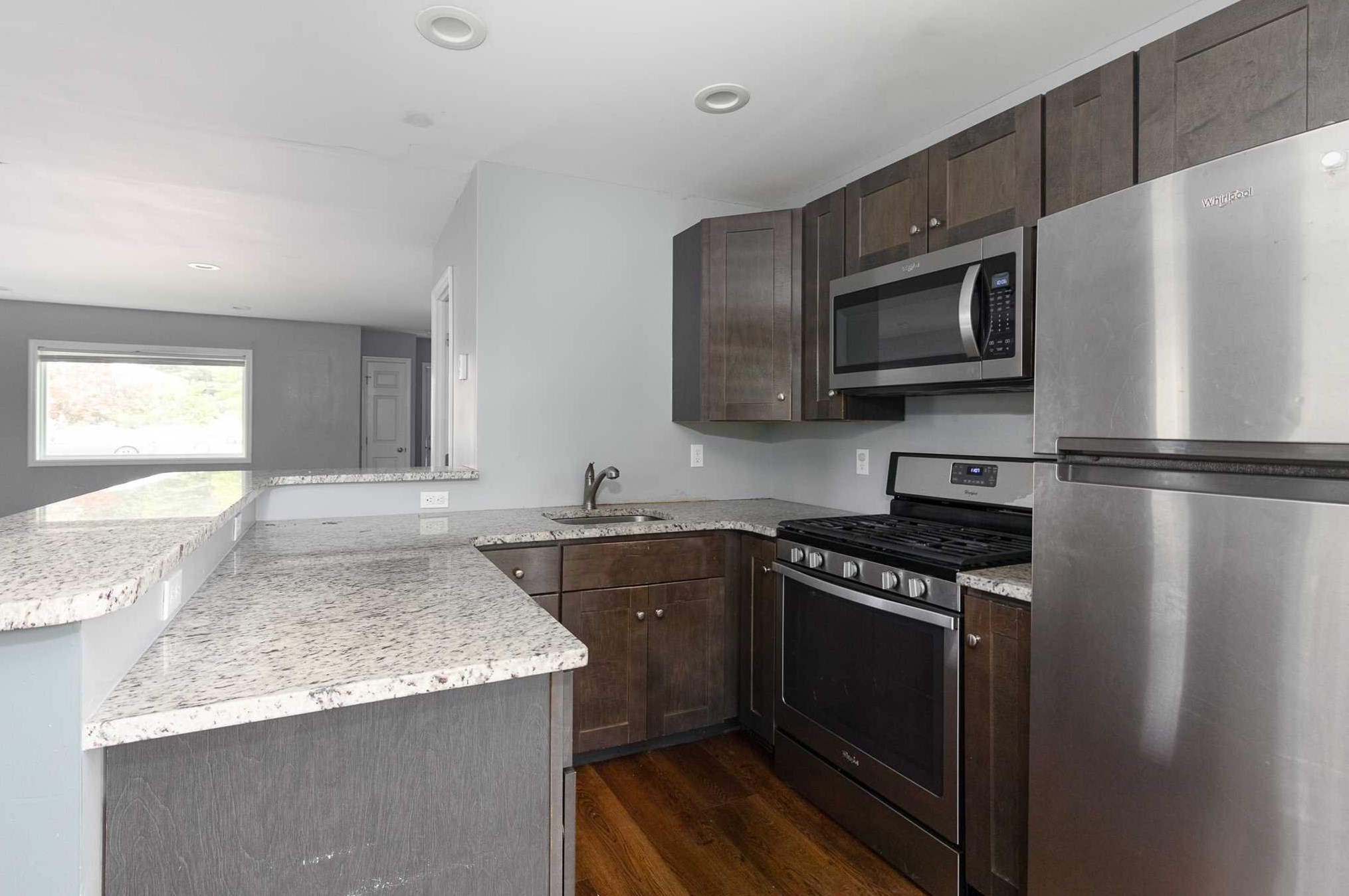 21 Greenhouse Ln, Poughkeepsie, NY 12603