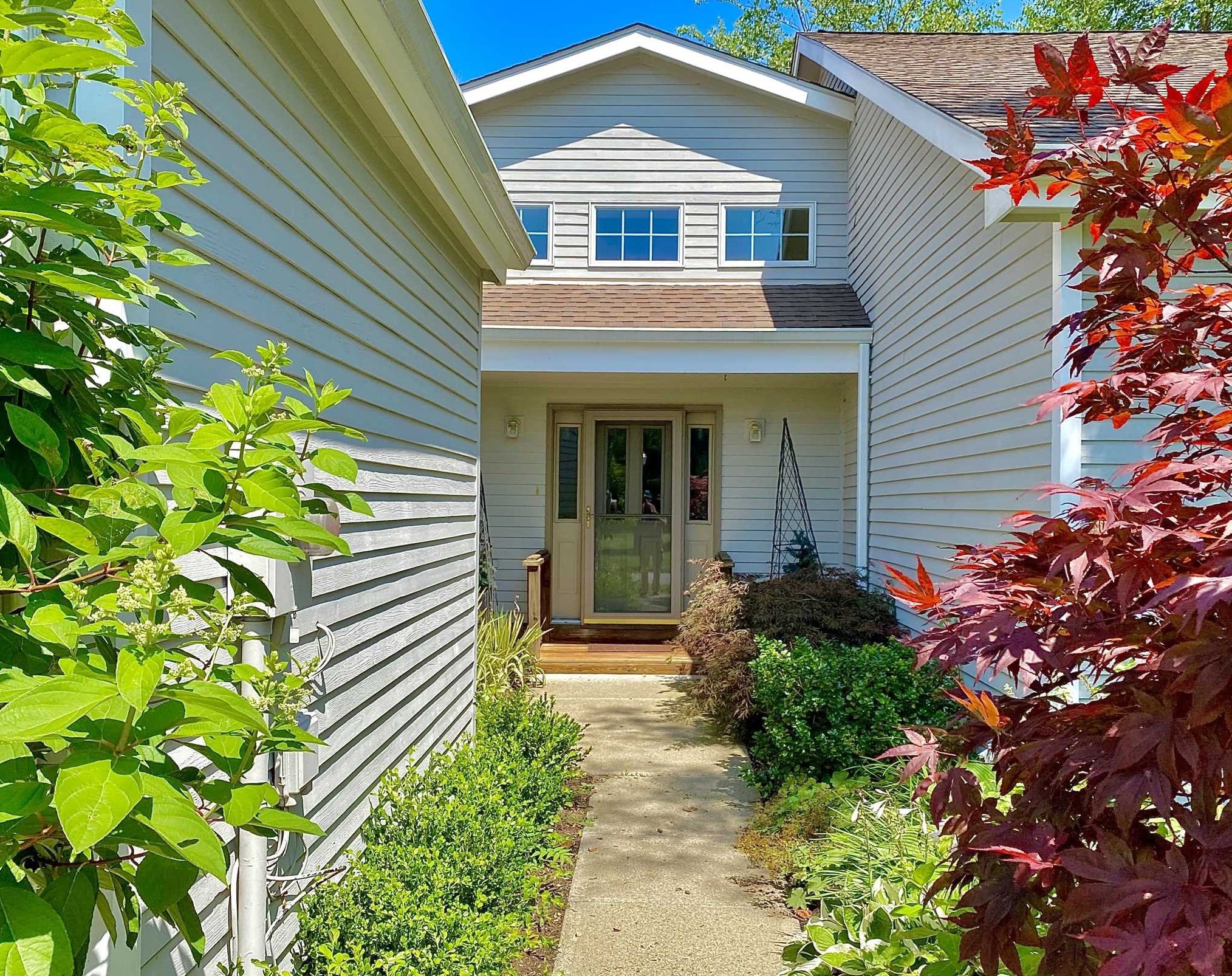 97 Sandalwood Ln, Rhinebeck, NY 12572