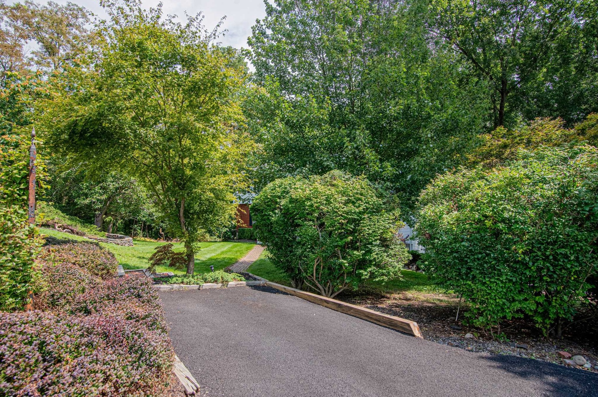31 Willow Dr, East Fishkill, NY 12533-6236