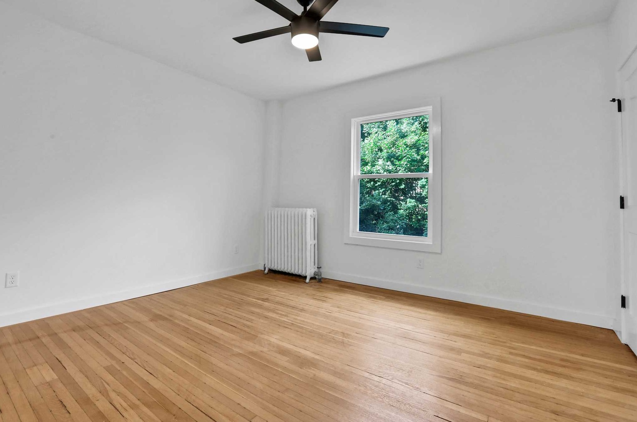 27 Tioronda Ave, Beacon NY 12508-3351 exterior