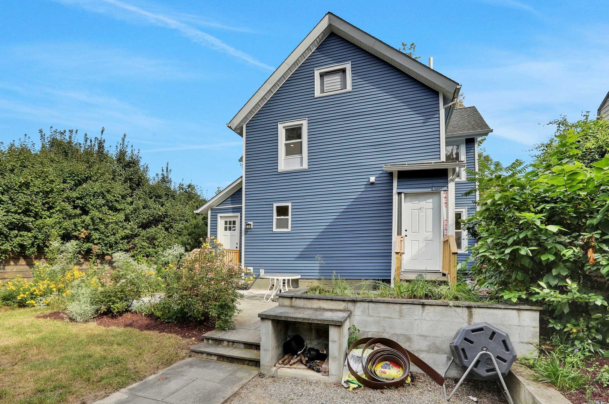 27 Tioronda Ave, Beacon NY 12508-3351 exterior