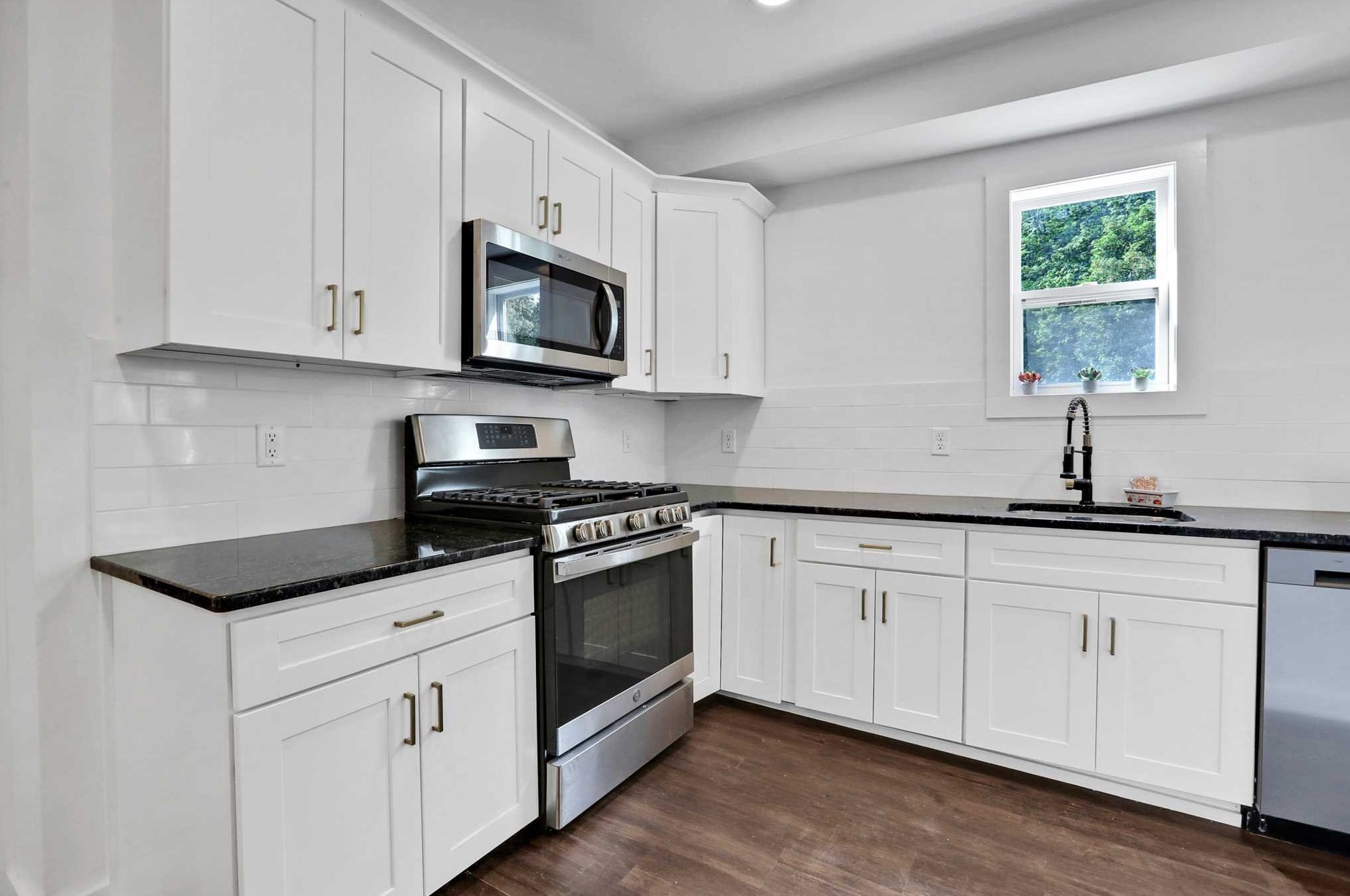 27 Tioronda Ave, Beacon NY 12508-3351 exterior