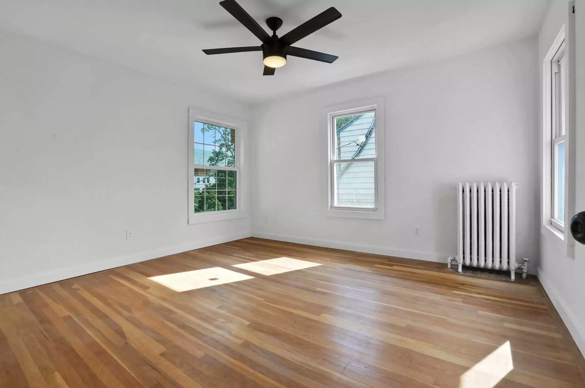 27 Tioronda Ave, Beacon NY 12508-3351 exterior