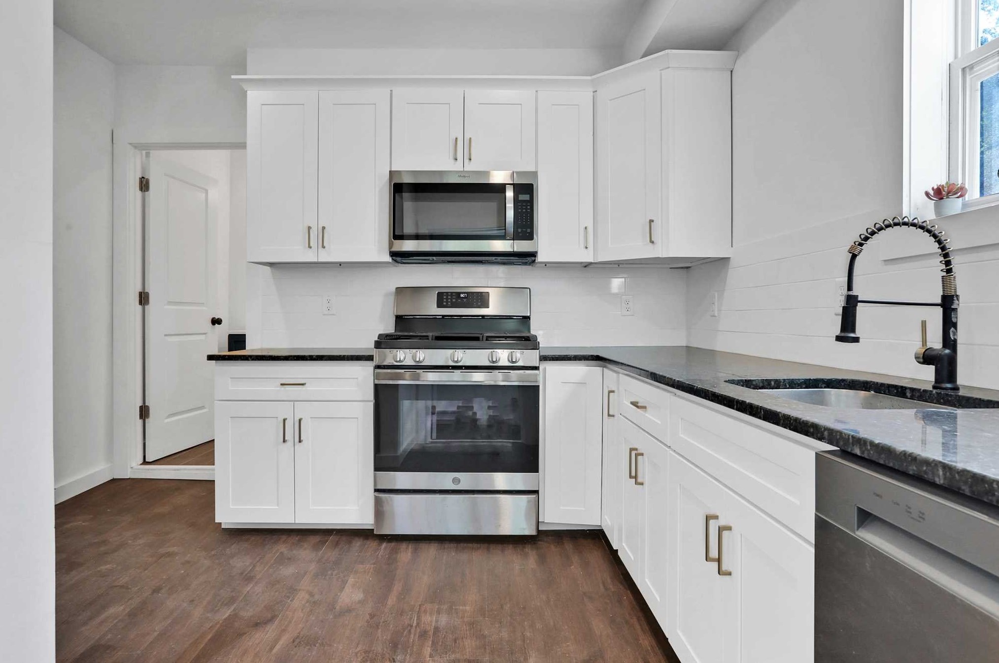 27 Tioronda Ave, Beacon NY 12508-3351 exterior