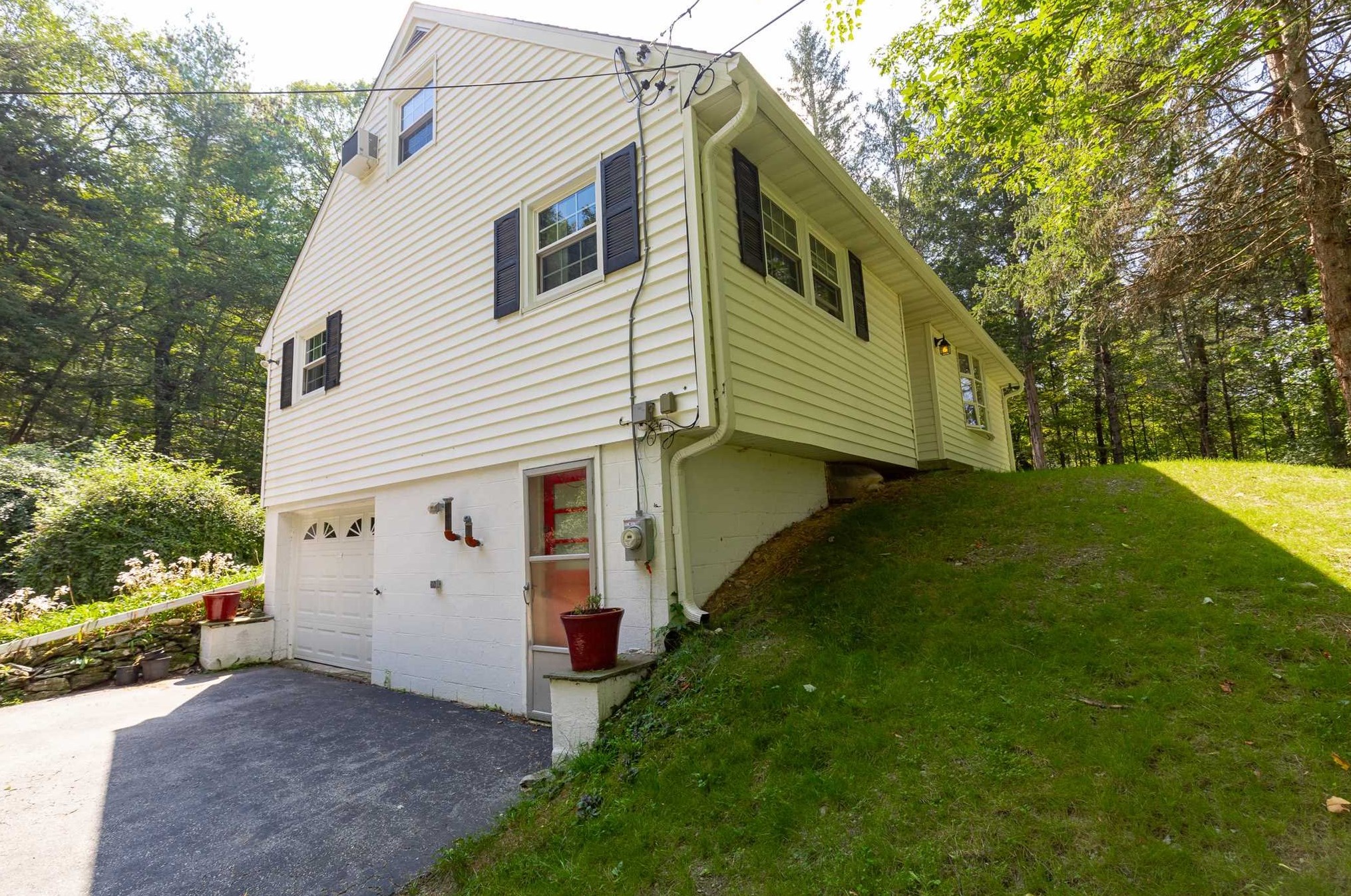 330 Creek Rd, Pleasant Valley, NY 12569-7156