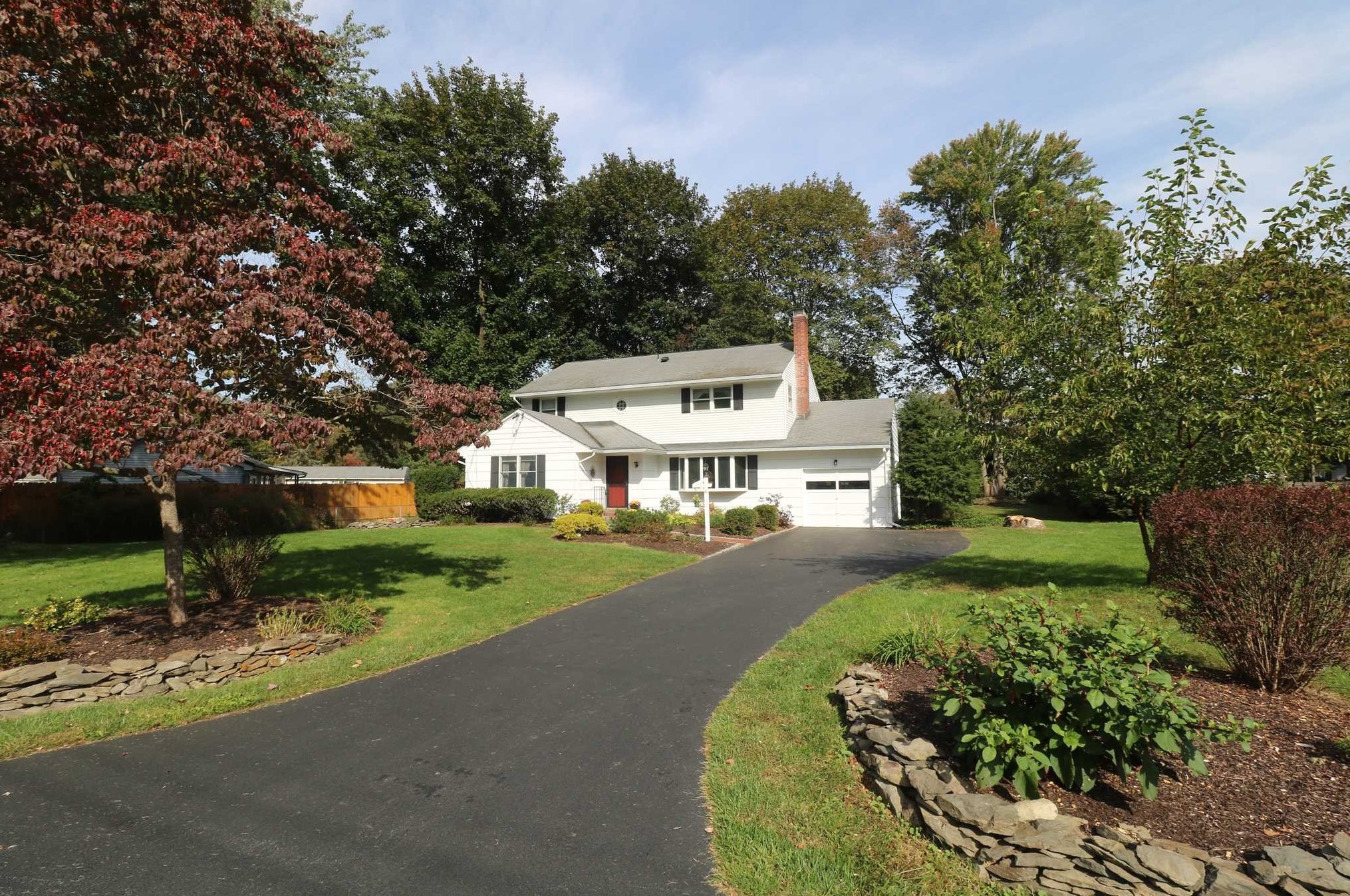 16 Gilbert Dr, Hyde Park, NY 12538