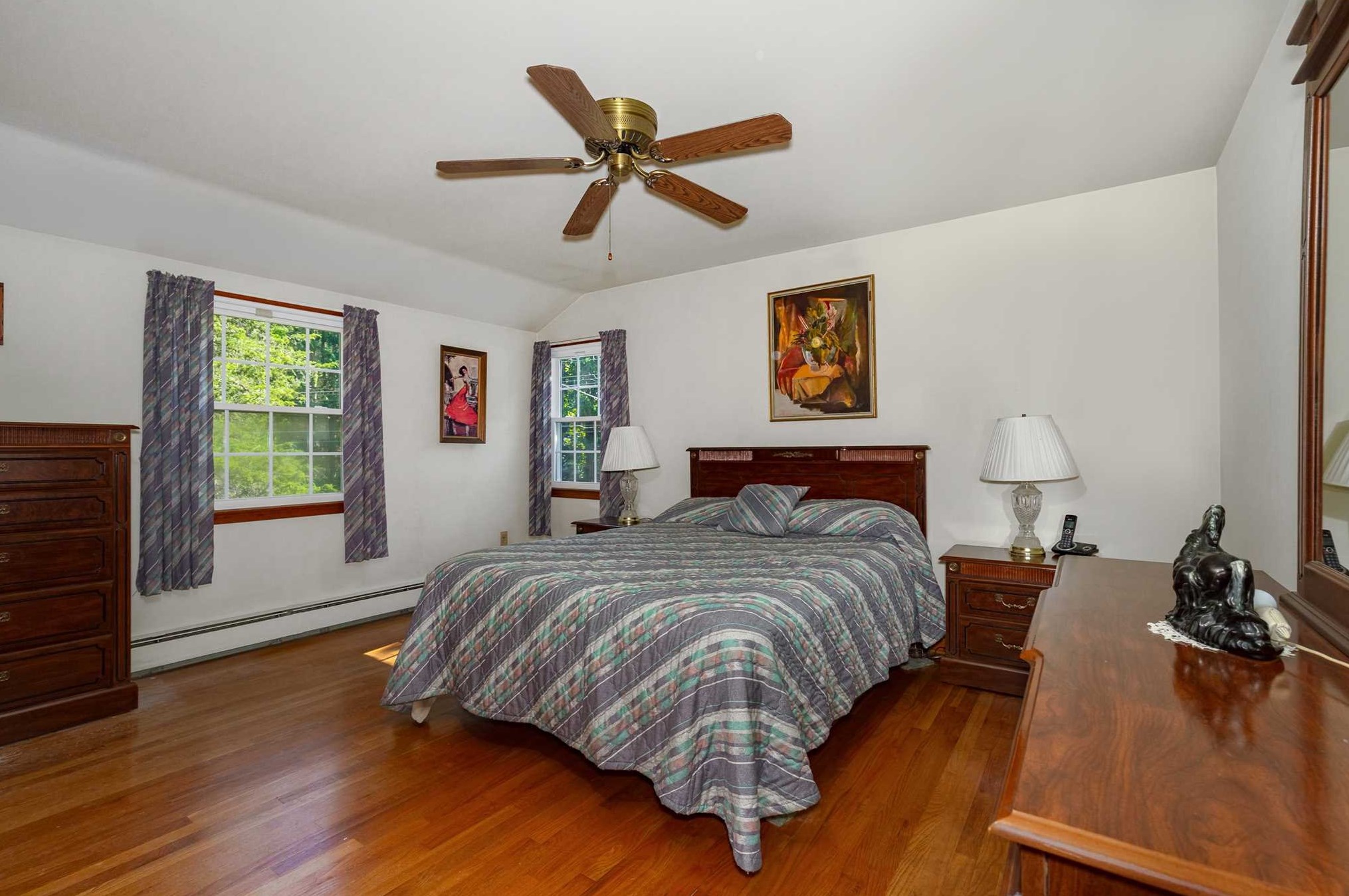 4 Elm St, Red Hook NY 12571-1148 exterior