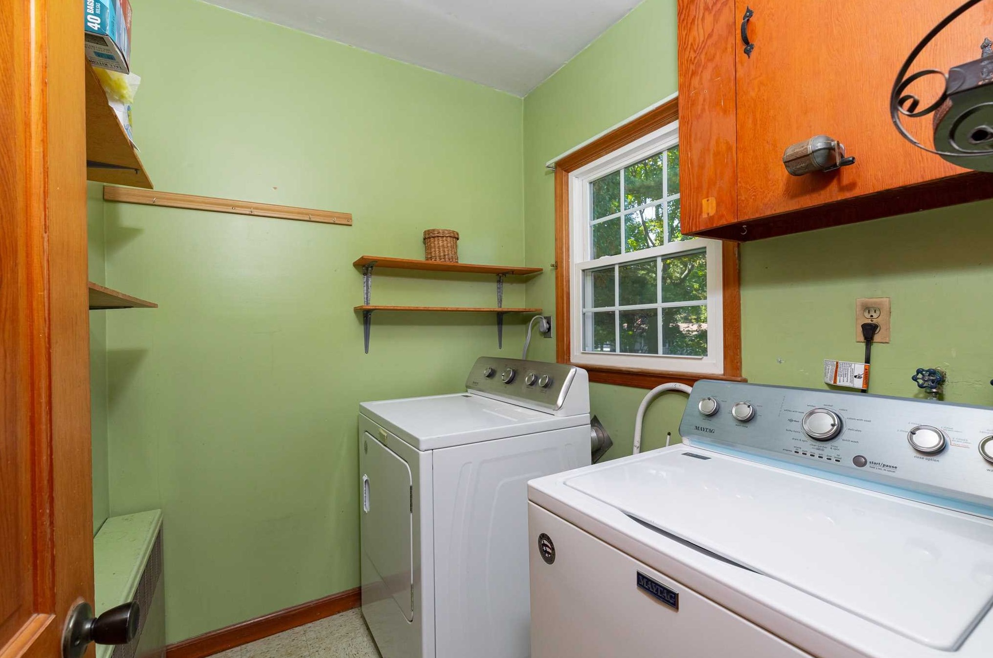 4 Elm St, Red Hook NY 12571-1148 exterior