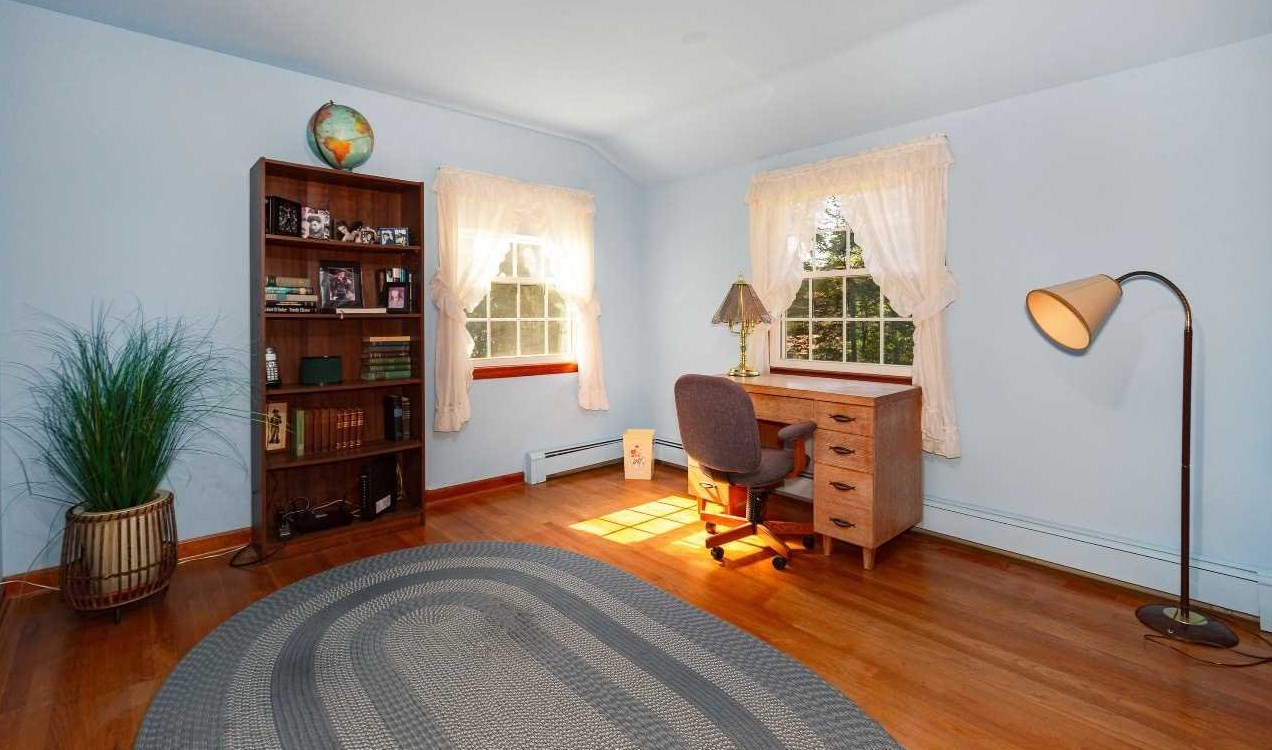 4 Elm St, Red Hook NY 12571-1148 exterior